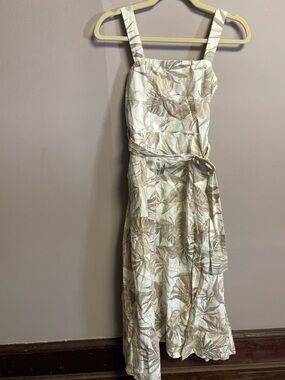 Vici Leaf-Print Midi Dress in Cream and Tan. Size S